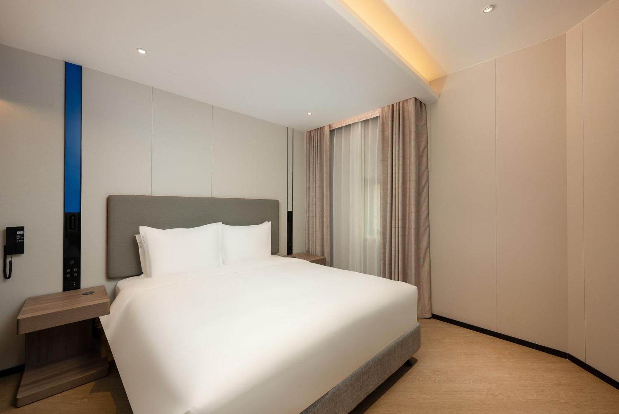Holiday Inn Express Shanghai Jing'An Temple By Ihg Exterior photo