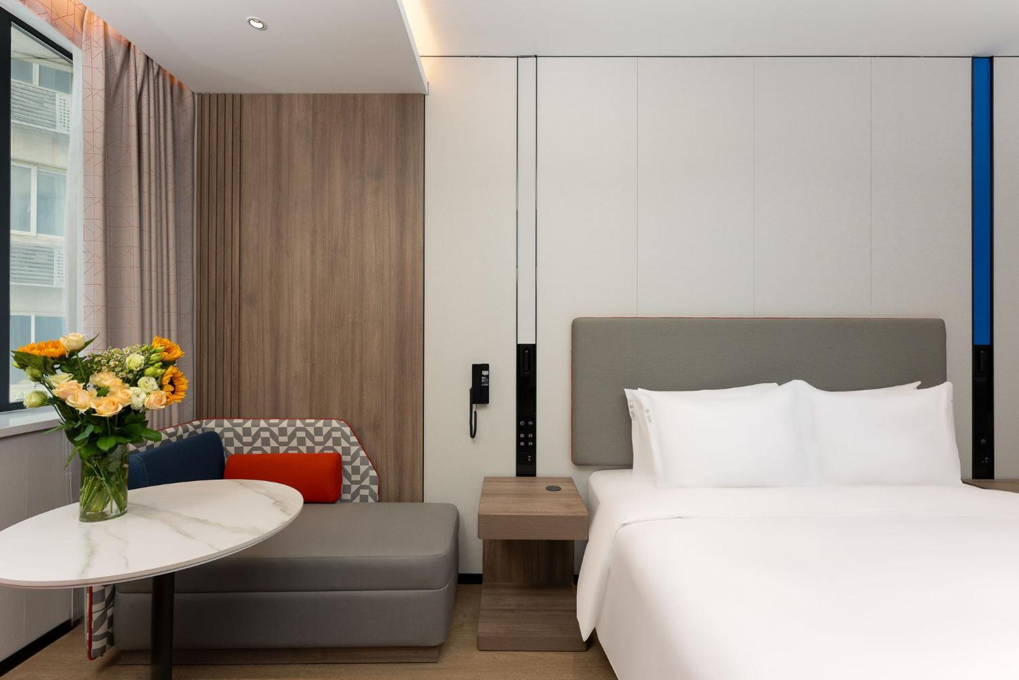 Holiday Inn Express Shanghai Jing'An Temple By Ihg Exterior photo