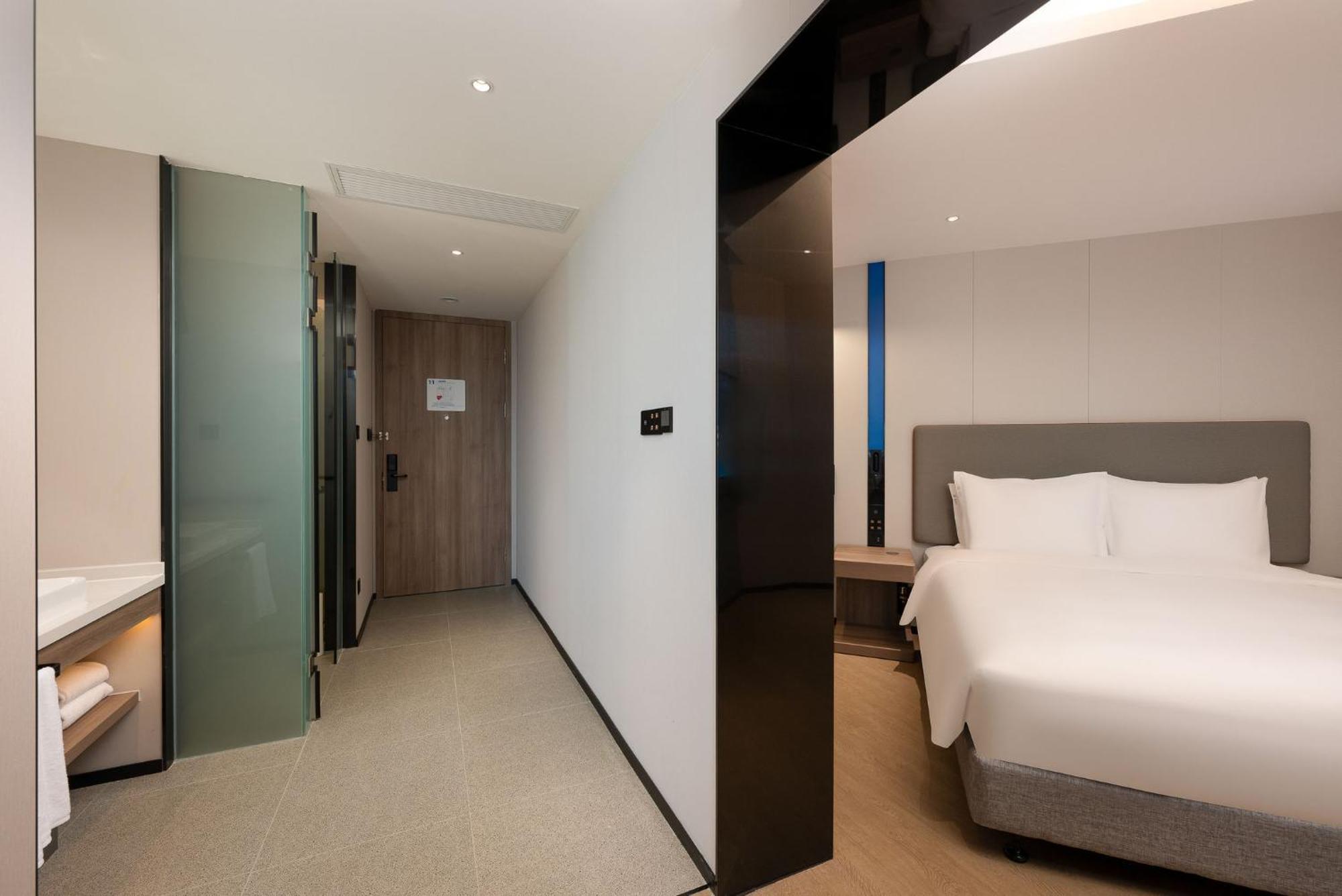 Holiday Inn Express Shanghai Jing'An Temple By Ihg Exterior photo