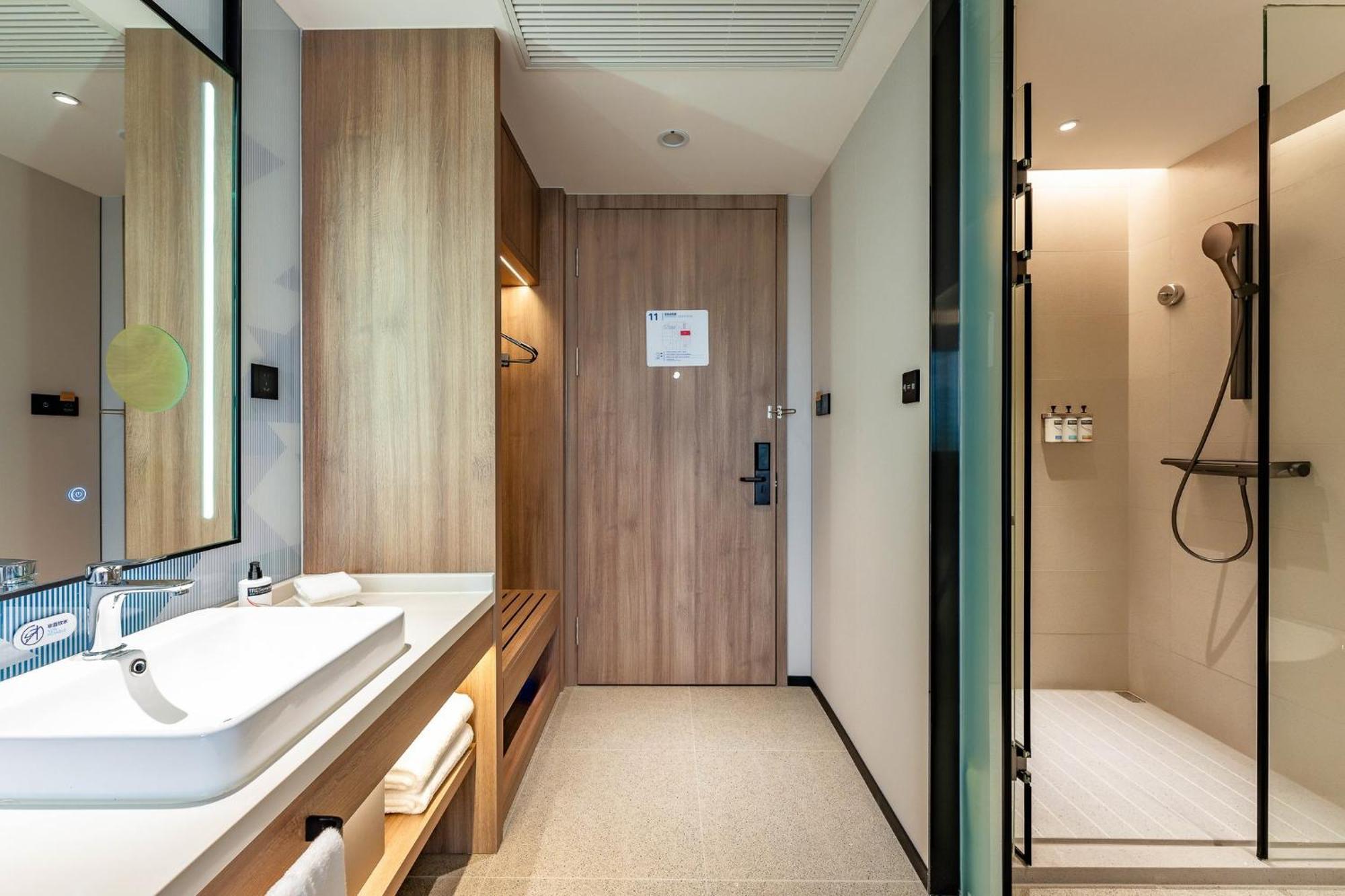 Holiday Inn Express Shanghai Jing'An Temple By Ihg Exterior photo