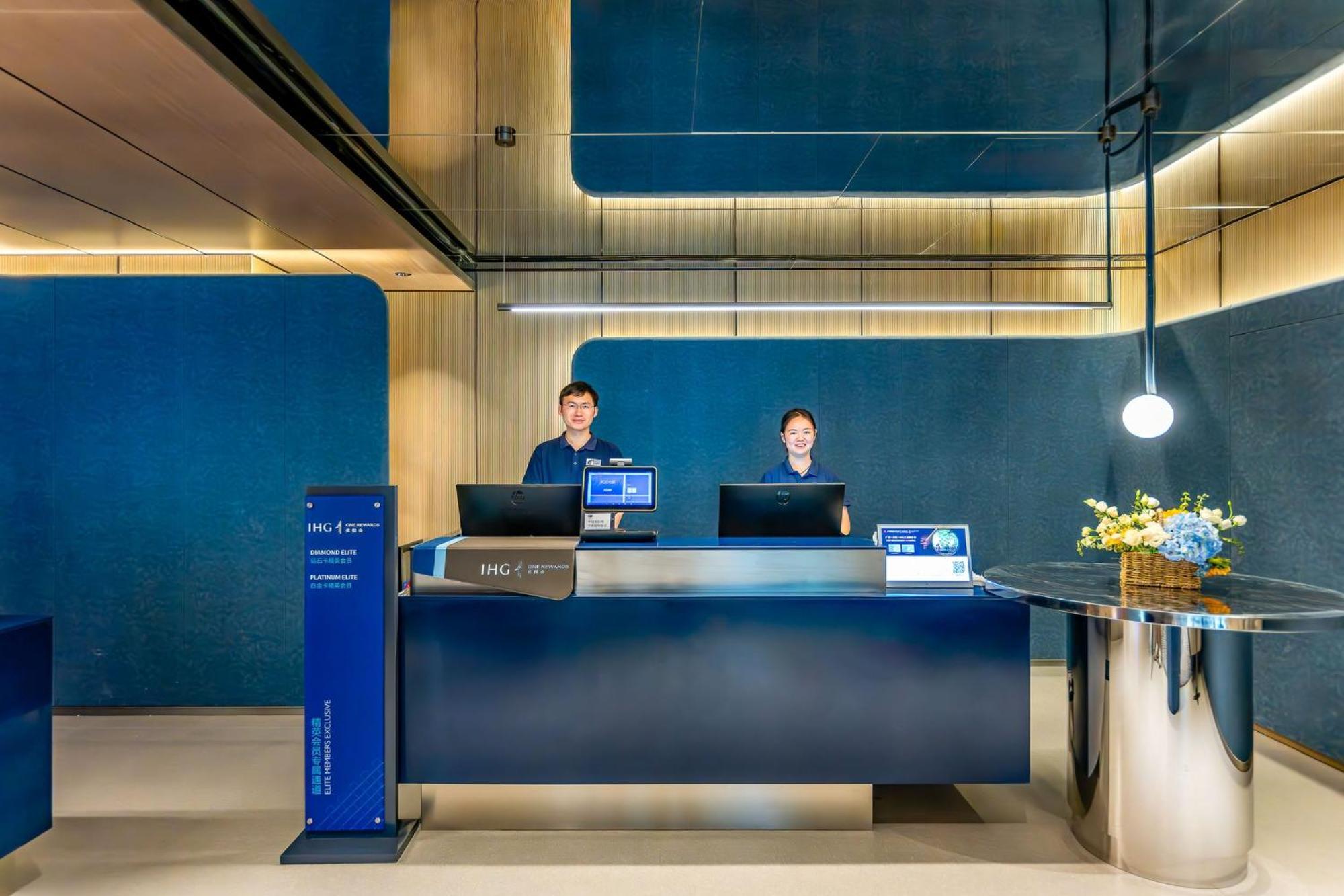 Holiday Inn Express Shanghai Jing'An Temple By Ihg Exterior photo